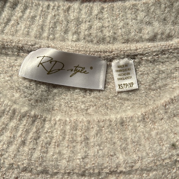 RD Style Sweater - Picture 3 of 6